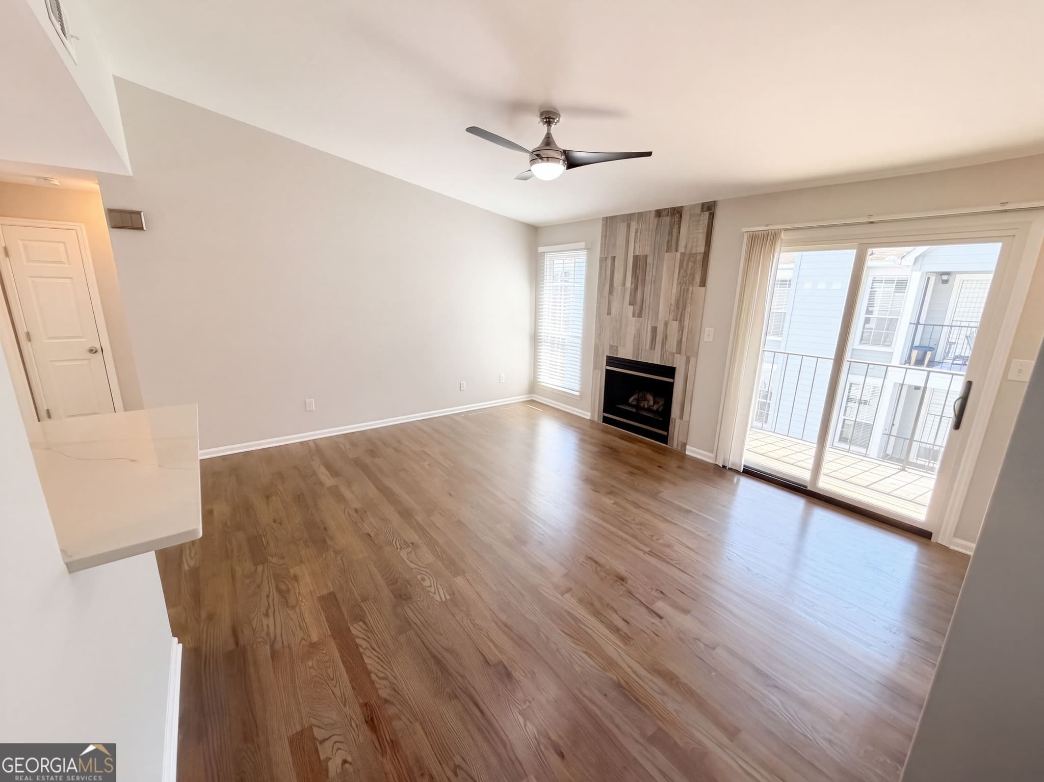 2 bedroom, 2 bathroom, 1,032 sq ft condominium for sale at 322 Granville Court, Atlanta, GA 30328 — photo 6