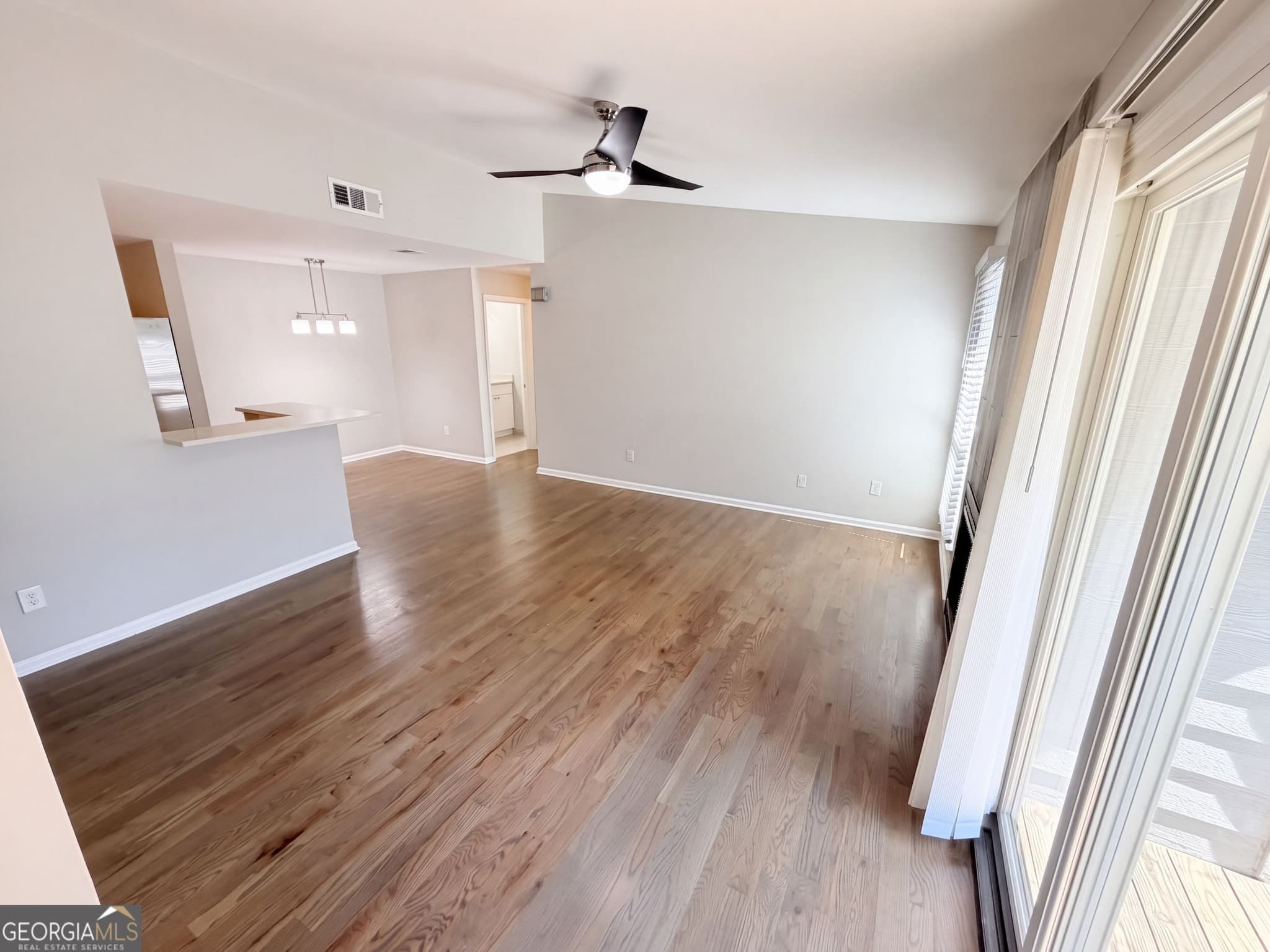 2 bedroom, 2 bathroom, 1,032 sq ft condominium for sale at 322 Granville Court, Atlanta, GA 30328 — photo 7