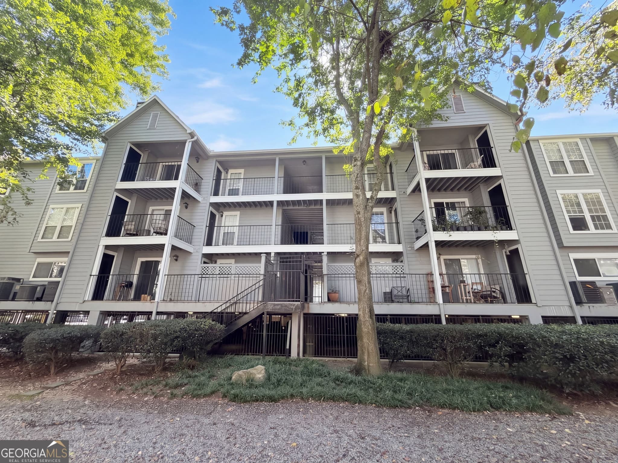 2 bedroom, 2 bathroom, 1,032 sq ft condominium for sale at 322 Granville Court, Atlanta, GA 30328 — photo 5