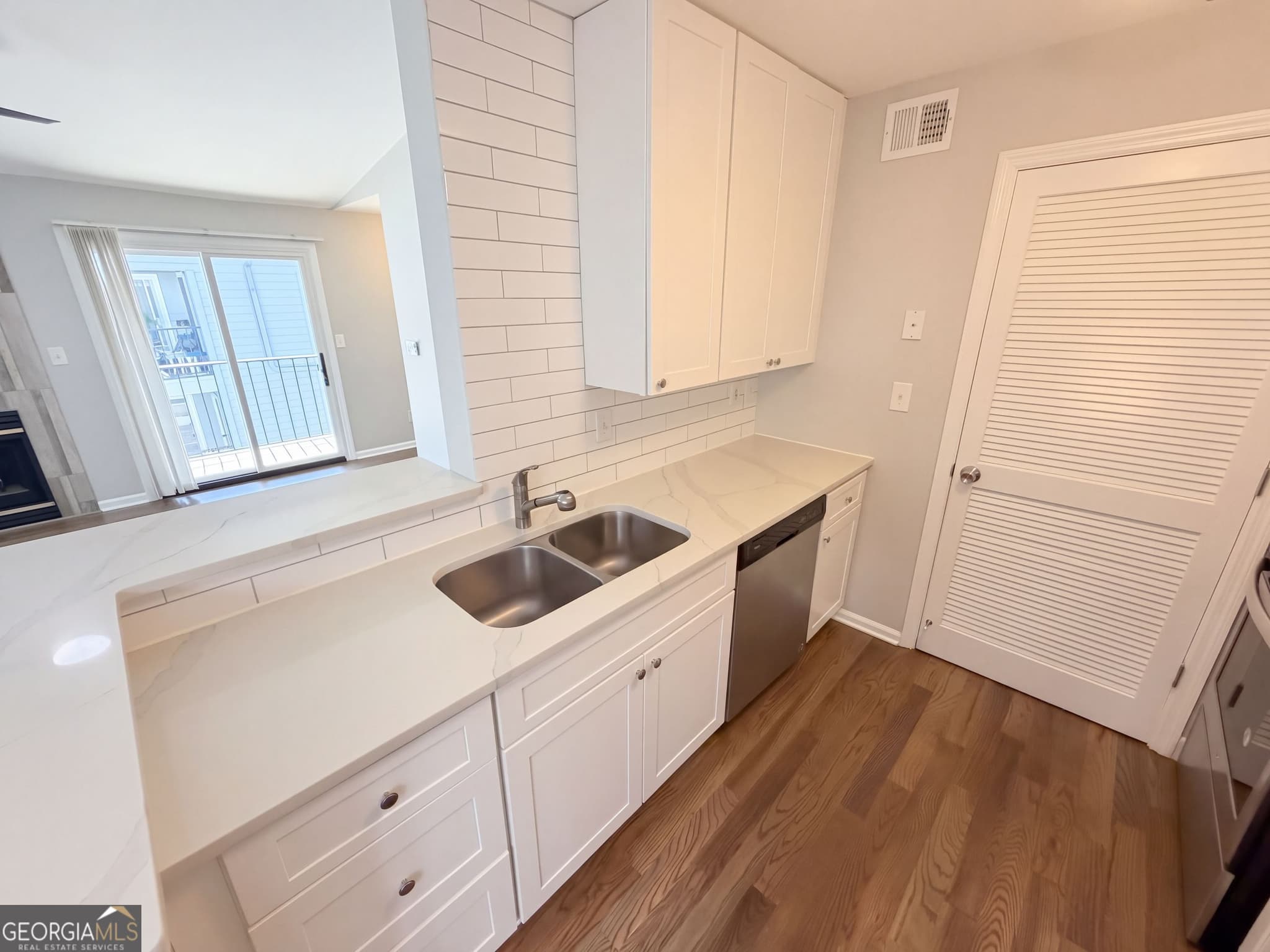 2 bedroom, 2 bathroom, 1,032 sq ft condominium for sale at 322 Granville Court, Atlanta, GA 30328 — photo 9