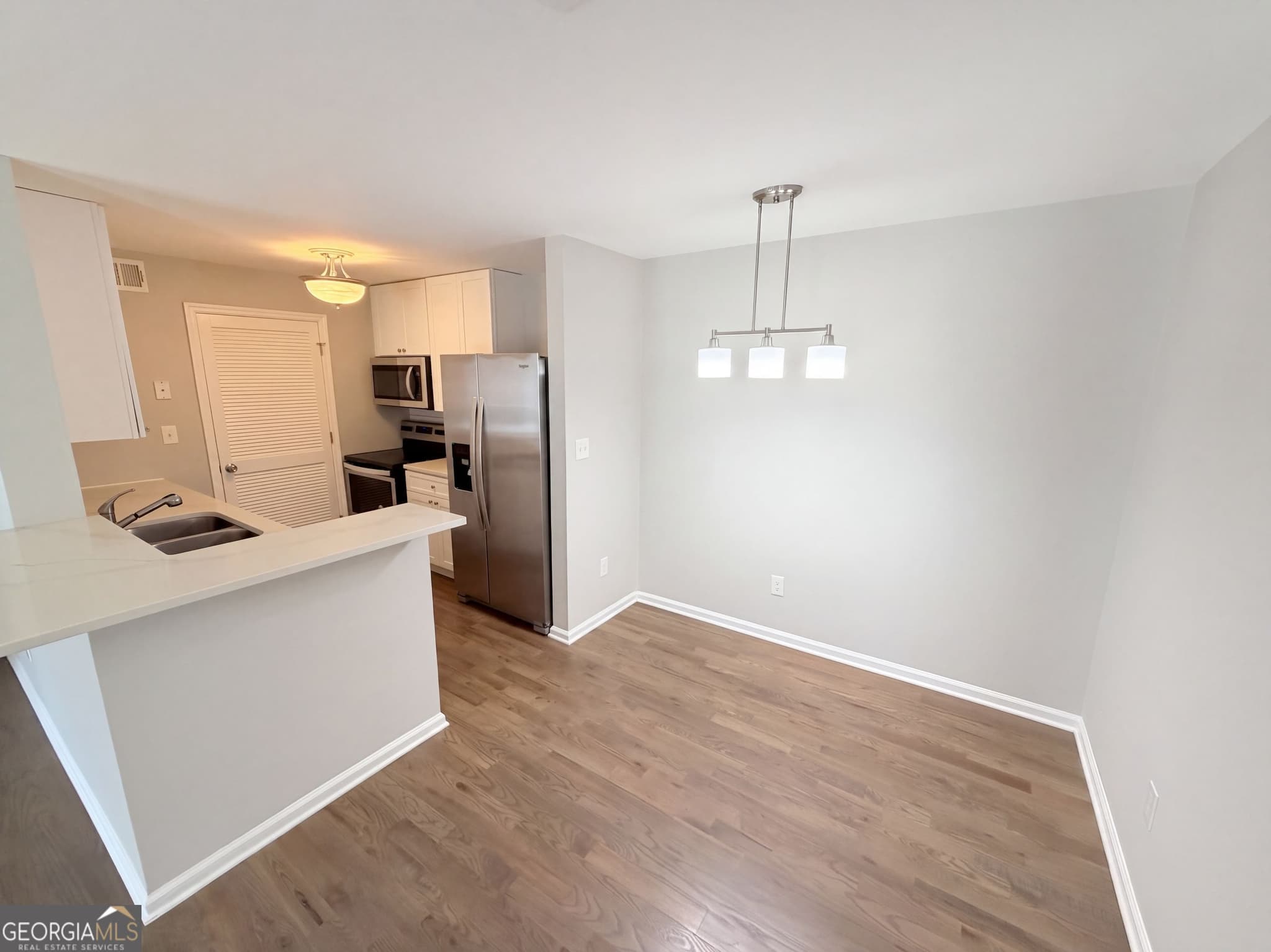 2 bedroom, 2 bathroom, 1,032 sq ft condominium for sale at 322 Granville Court, Atlanta, GA 30328 — photo 8