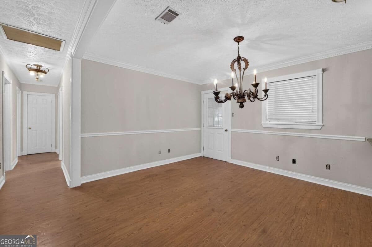 3 bedroom, 2 bathroom, 1,616 sq ft single family residence for sale at 2116 Screven Avenue, Waycross, GA 31501 — photo 7