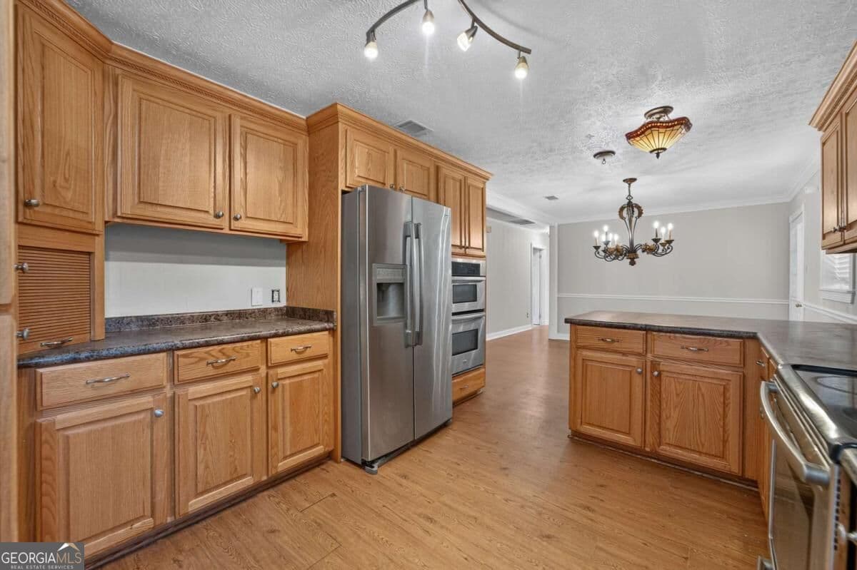 3 bedroom, 2 bathroom, 1,616 sq ft single family residence for sale at 2116 Screven Avenue, Waycross, GA 31501 — photo 3