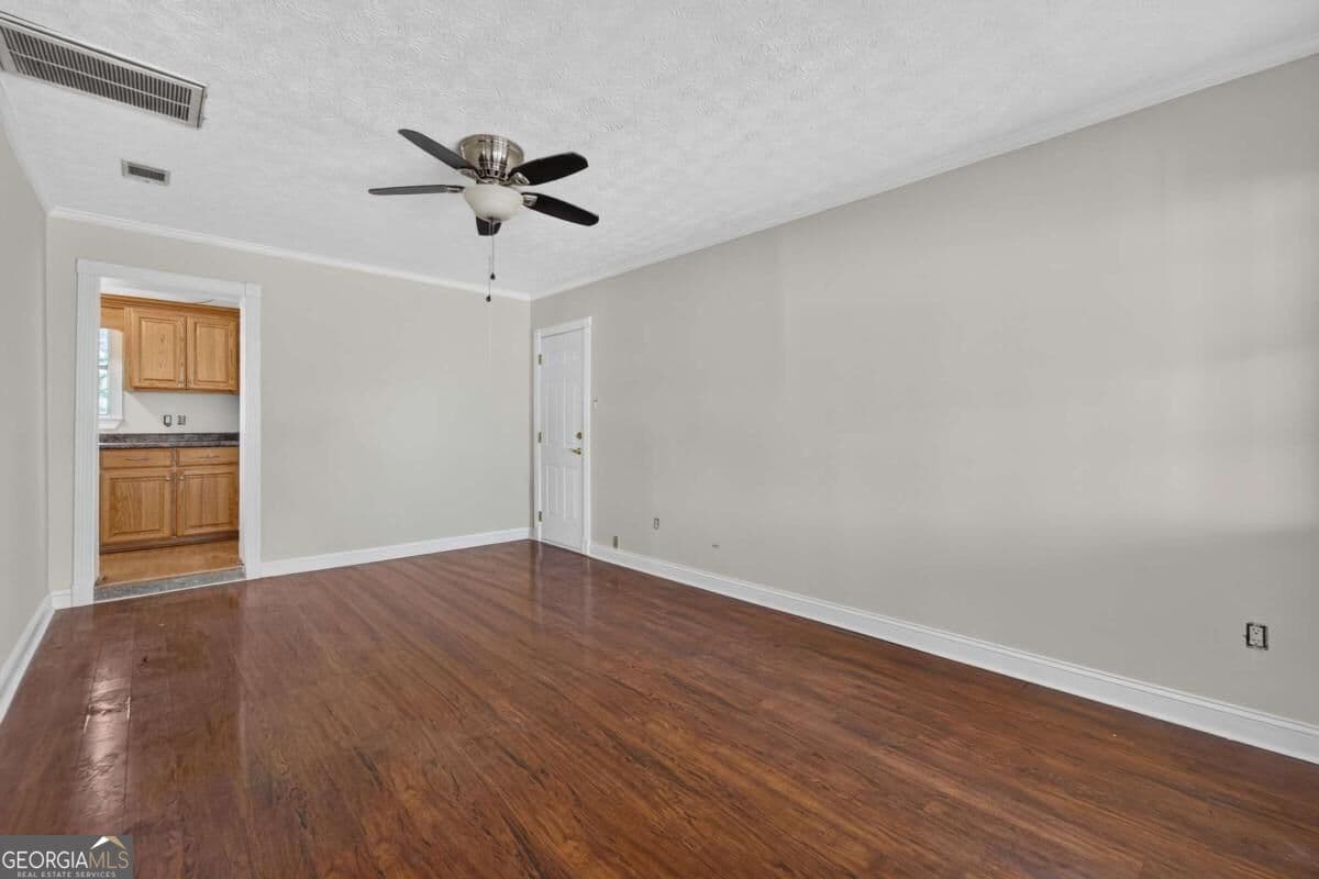 3 bedroom, 2 bathroom, 1,616 sq ft single family residence for sale at 2116 Screven Avenue, Waycross, GA 31501 — photo 10