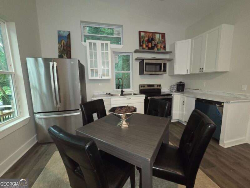 2 bedroom, 1 bathroom, 696 sq ft single family residence for rent at 5634 Simpson Avenue, Union City, GA 30291 for $1,750 a month — photo 3
