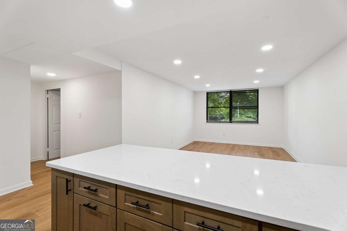 1 bedroom, 1 bathroom, 642 sq ft condominium for sale at 2965 Pharr Court South 118, Atlanta, GA 30305 — photo 6