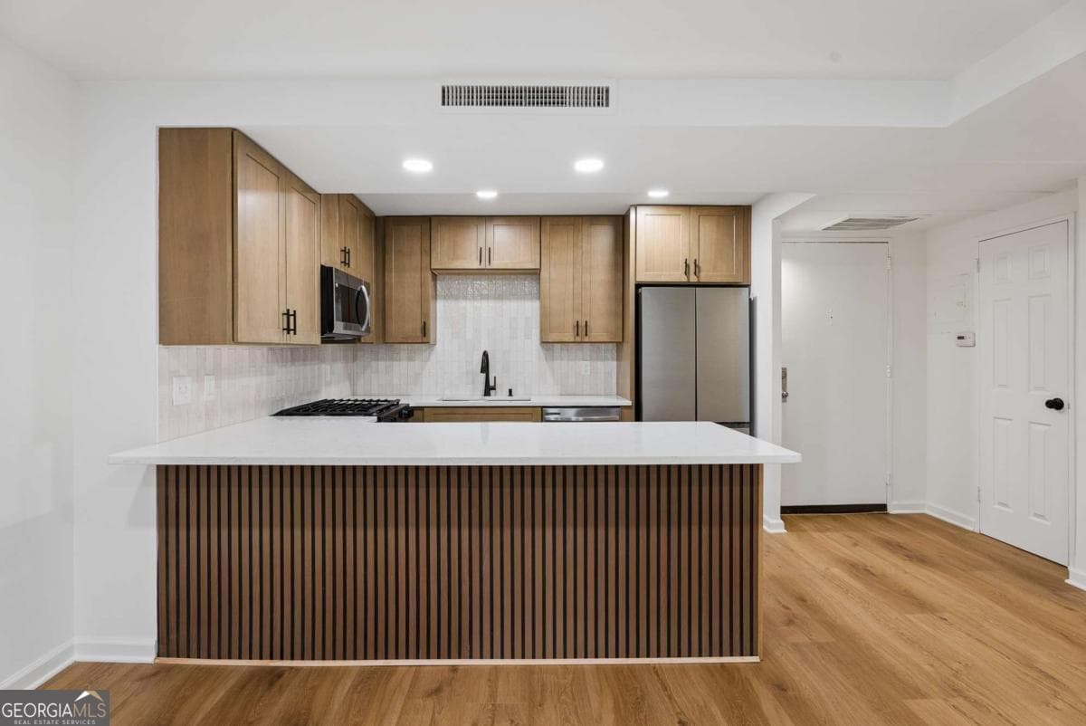 1 bedroom, 1 bathroom, 642 sq ft condominium for sale at 2965 Pharr Court South 118, Atlanta, GA 30305 — photo 5