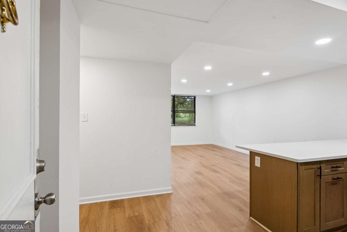 1 bedroom, 1 bathroom, 642 sq ft condominium for sale at 2965 Pharr Court South 118, Atlanta, GA 30305 — photo 4
