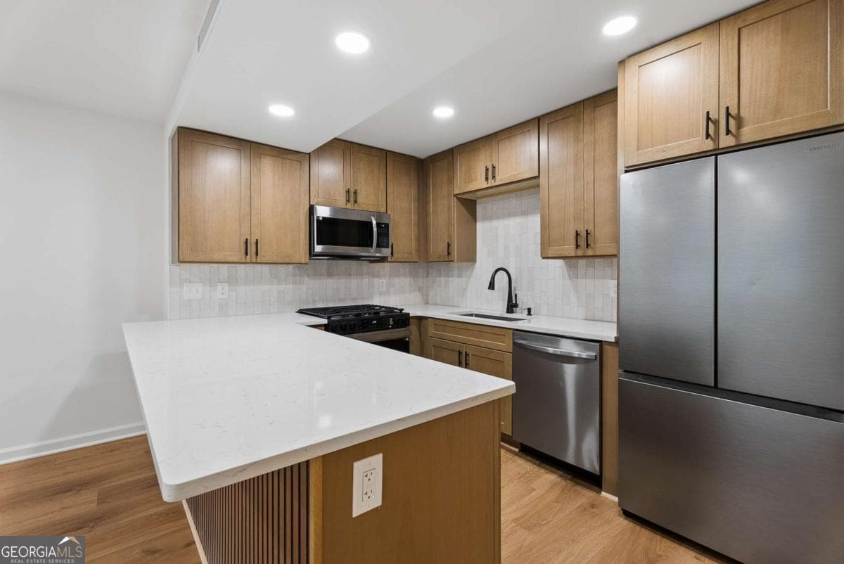 1 bedroom, 1 bathroom, 642 sq ft condominium for sale at 2965 Pharr Court South 118, Atlanta, GA 30305 — photo 8
