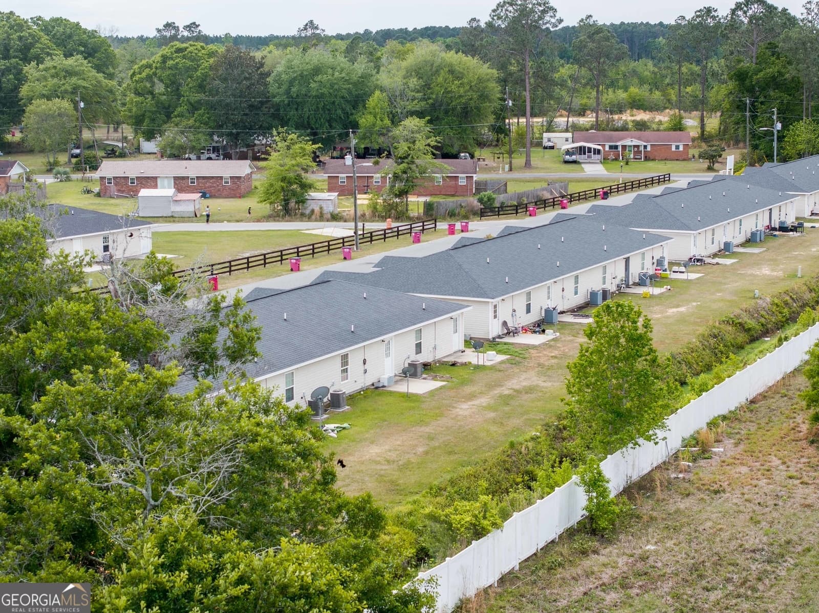 multi family for sale at 609 Beach Road, Baxley, GA 31513 — photo 2