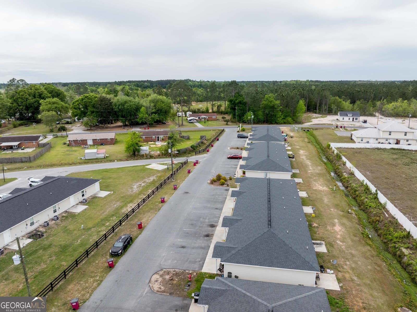 multi family for sale at 609 Beach Road, Baxley, GA 31513 — photo 3
