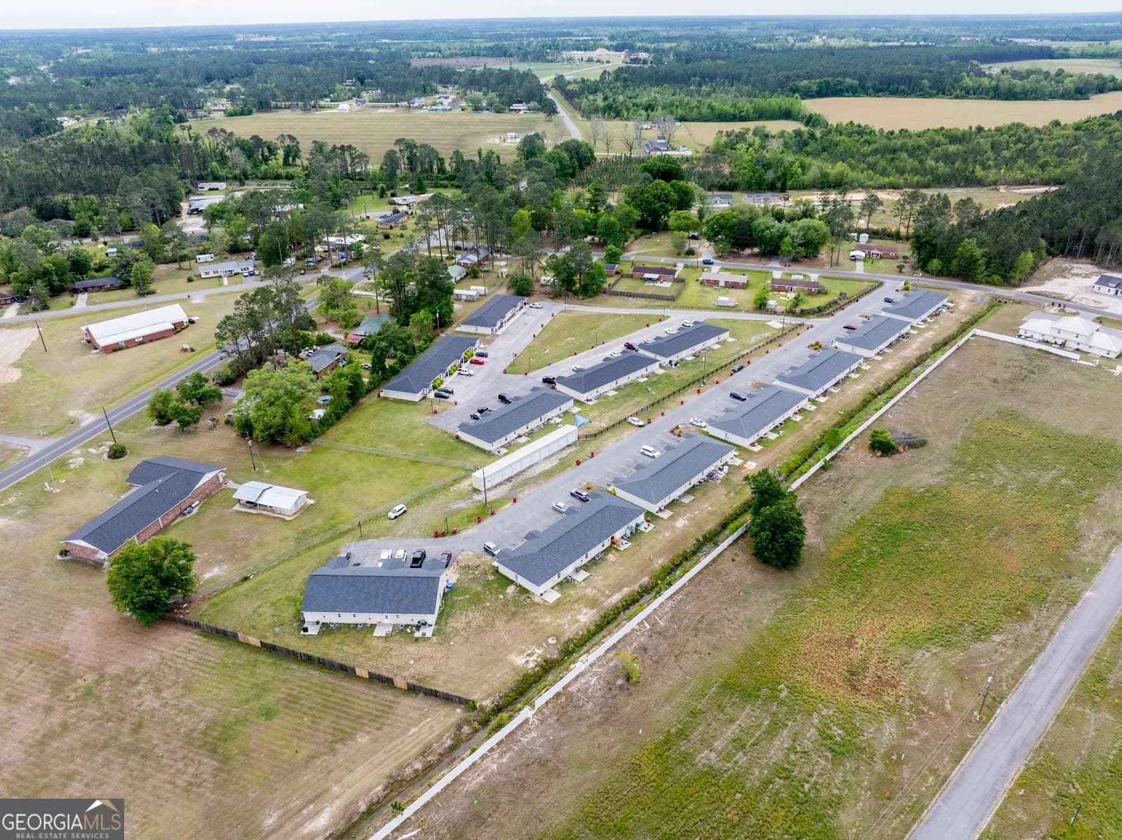multi family for sale at 609 Beach Road, Baxley, GA 31513 — photo 9