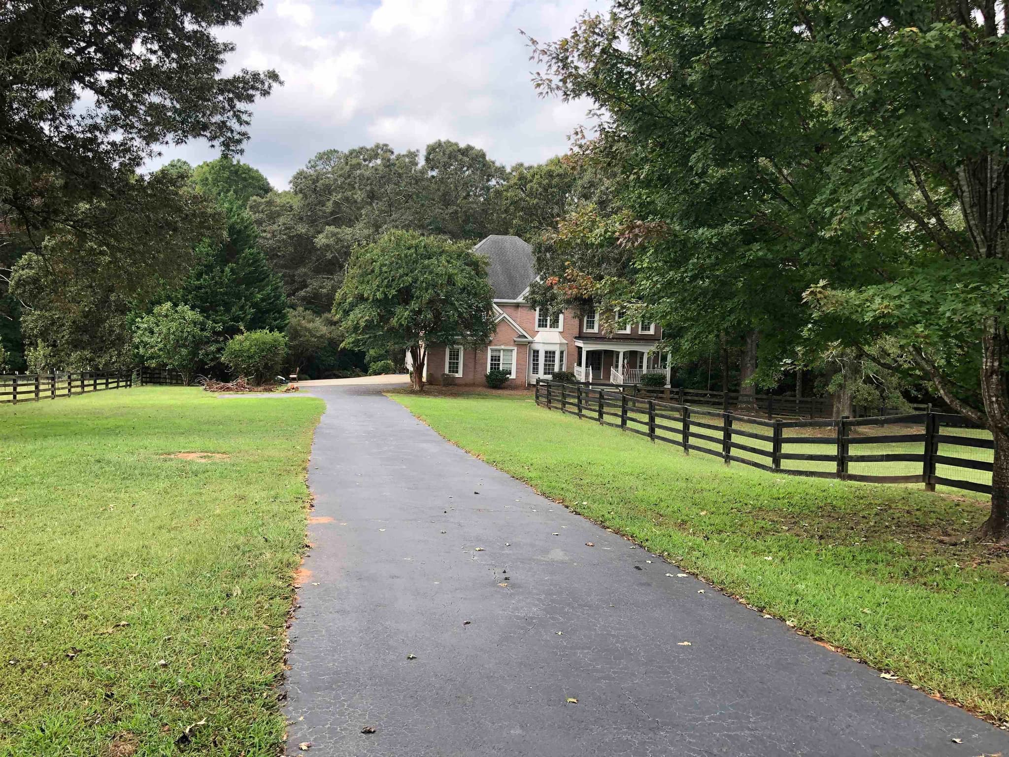 6 bedroom, 4 bathroom, 5,069 sq ft single family residence for rent at 25 Meadow Ridge Drive, Social Circle, GA 30025 for $3,990 a month — photo 2