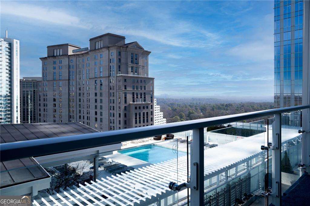1 bedroom, 1 bathroom, 928 sq ft condominium for sale at 3325 Piedmont Road 1608, Atlanta, GA 30305 — photo 2