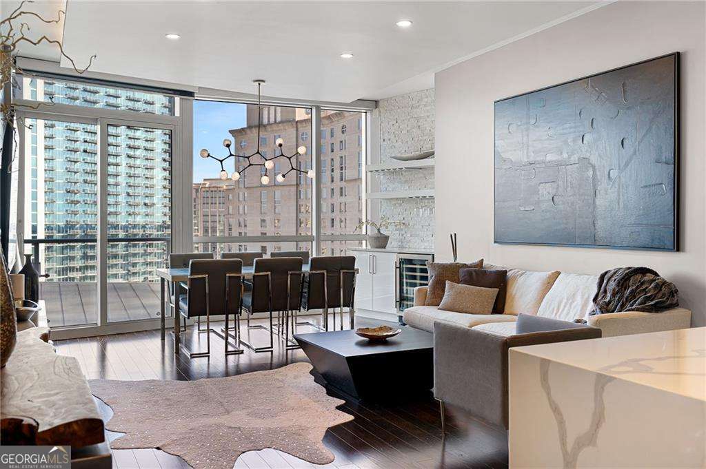 1 bedroom, 1 bathroom, 928 sq ft condominium for sale at 3325 Piedmont Road 1608, Atlanta, GA 30305 — photo 4