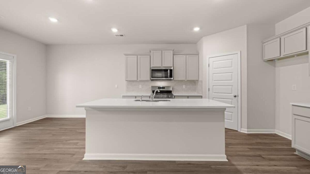 5 bedroom, 3 bathroom single family residence for sale at 108 Planters Row, Perry, GA 31069 — photo 6