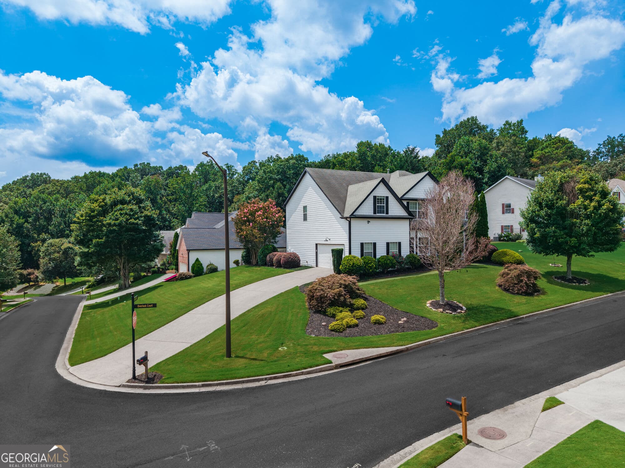 5 bedroom, 3 bathroom, 3,231 sq ft single family residence for sale at 201 Overlook Court, Canton, GA 30115 — photo 2