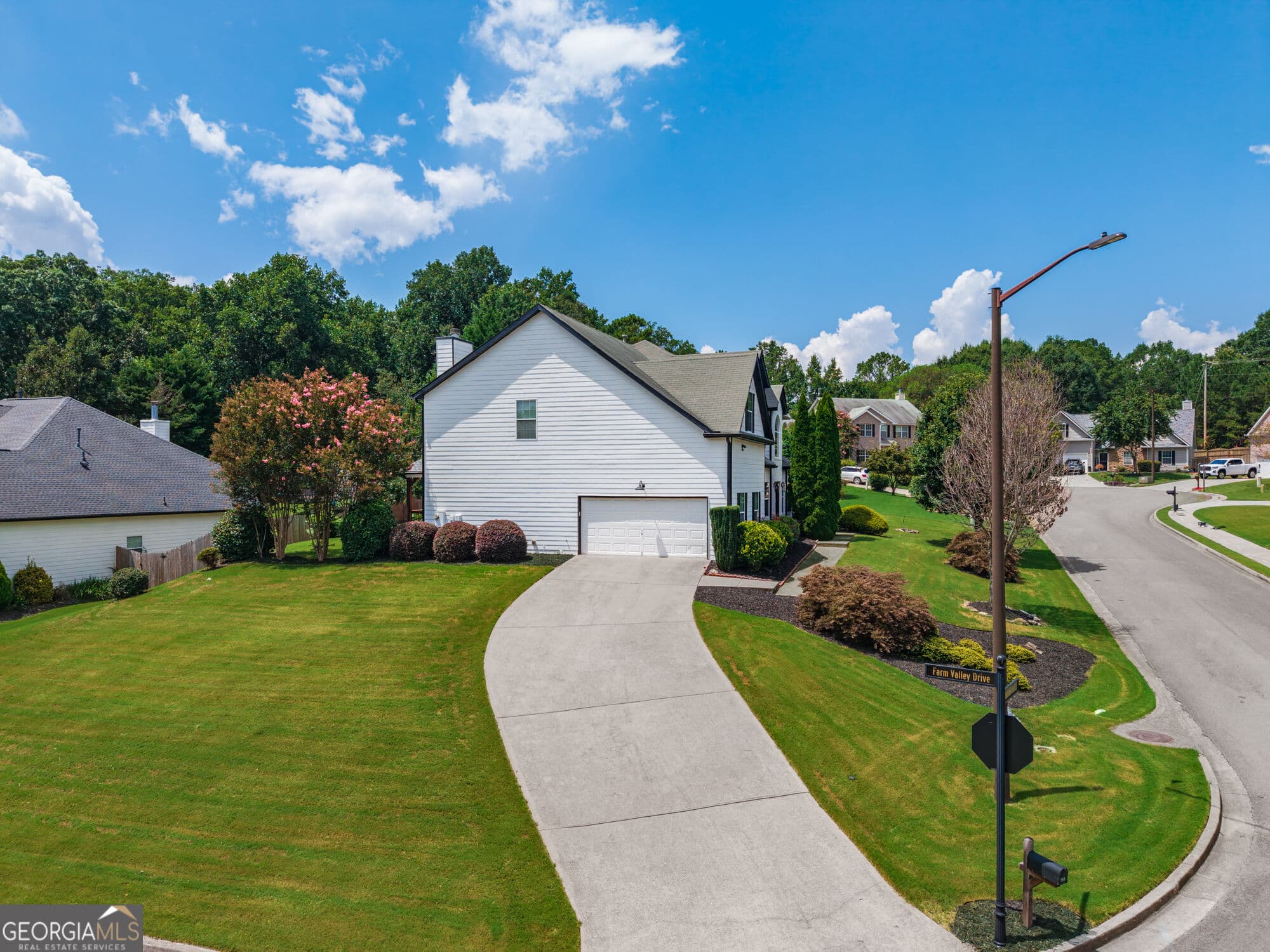 5 bedroom, 3 bathroom, 3,231 sq ft single family residence for sale at 201 Overlook Court, Canton, GA 30115 — photo 6