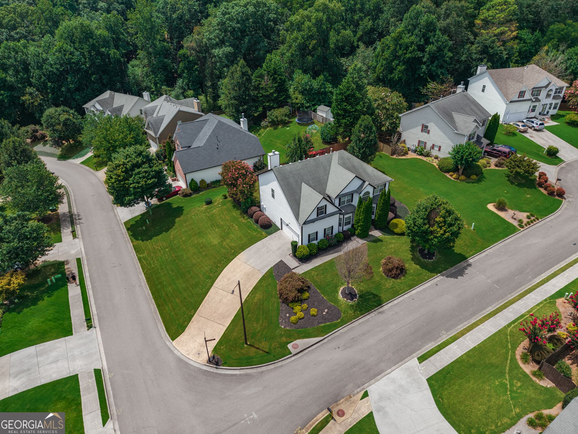 5 bedroom, 3 bathroom, 3,231 sq ft single family residence for sale at 201 Overlook Court, Canton, GA 30115 — photo 3