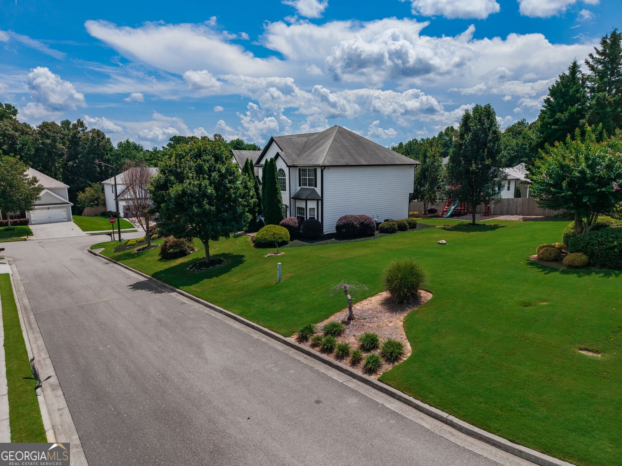 5 bedroom, 3 bathroom, 3,231 sq ft single family residence for sale at 201 Overlook Court, Canton, GA 30115 — photo 9