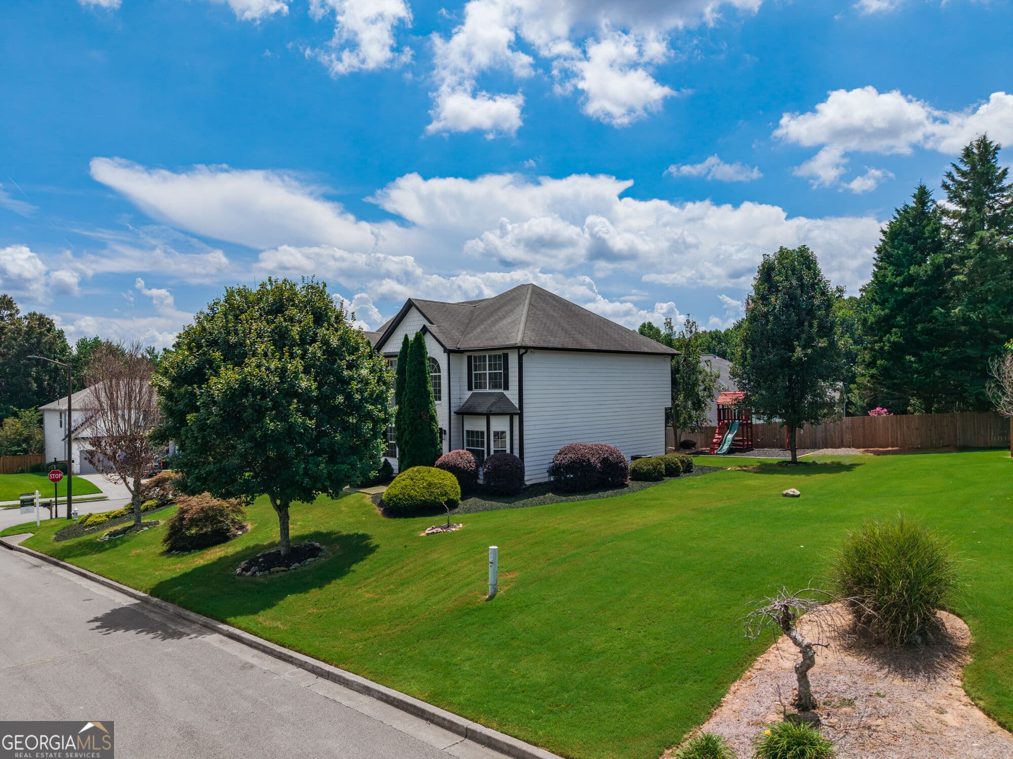 5 bedroom, 3 bathroom, 3,231 sq ft single family residence for sale at 201 Overlook Court, Canton, GA 30115 — photo 4