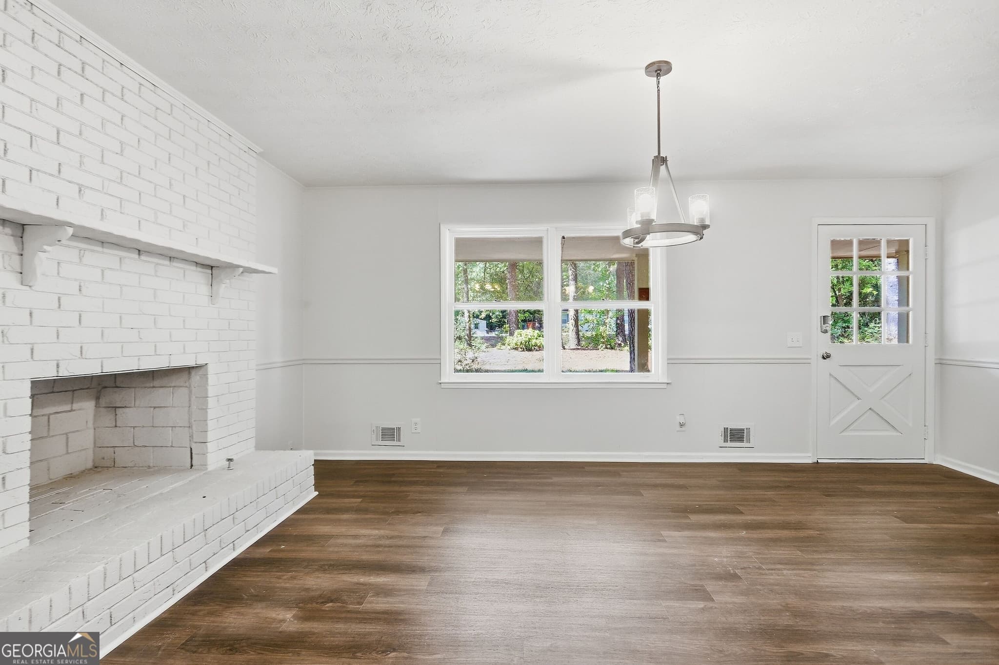 3 bedroom, 2 bathroom, 2,269 sq ft single family residence for sale at 4334 Highway 20, Conyers, GA 30013 — photo 7
