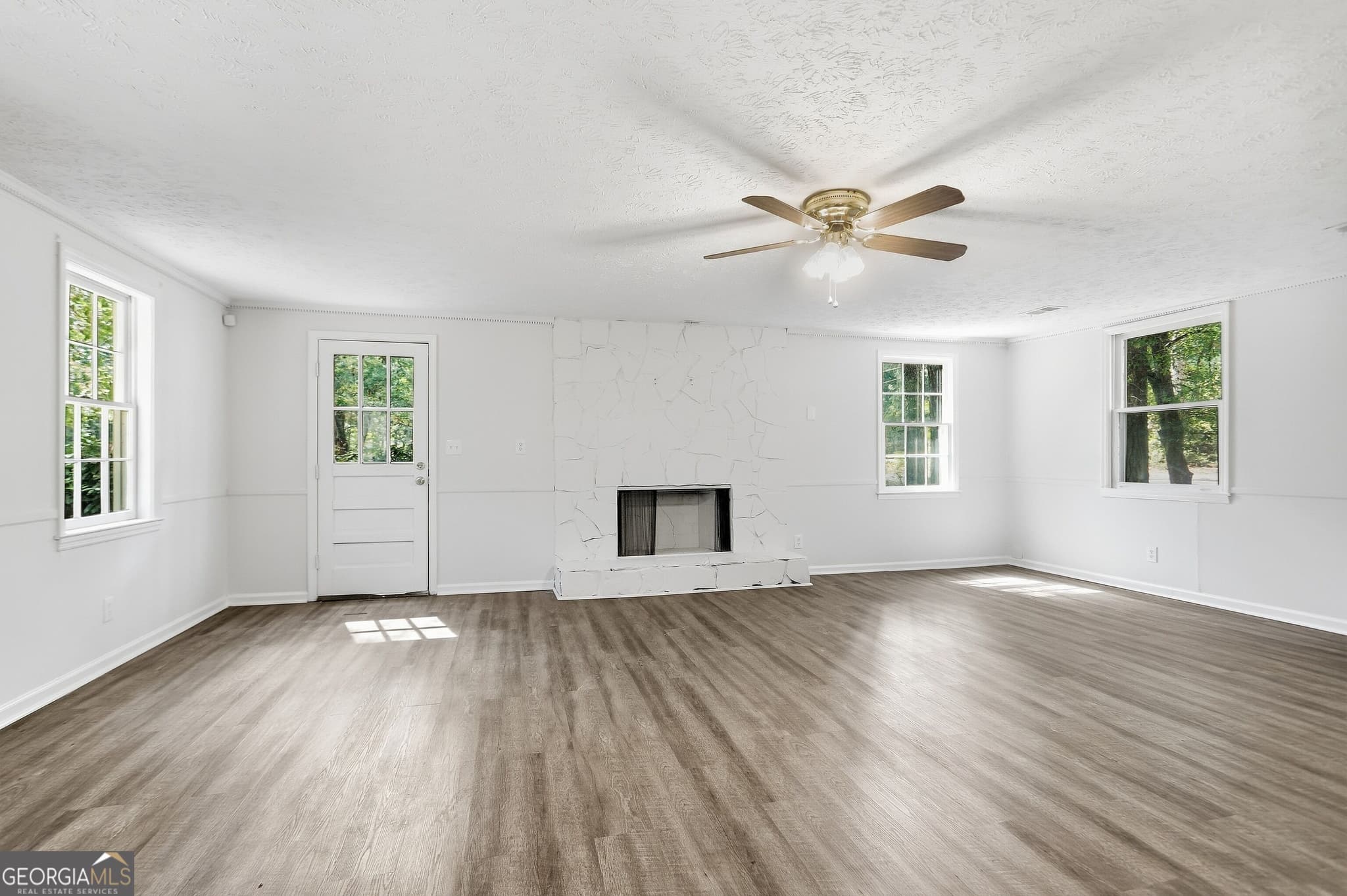 3 bedroom, 2 bathroom, 2,269 sq ft single family residence for sale at 4334 Highway 20, Conyers, GA 30013 — photo 3