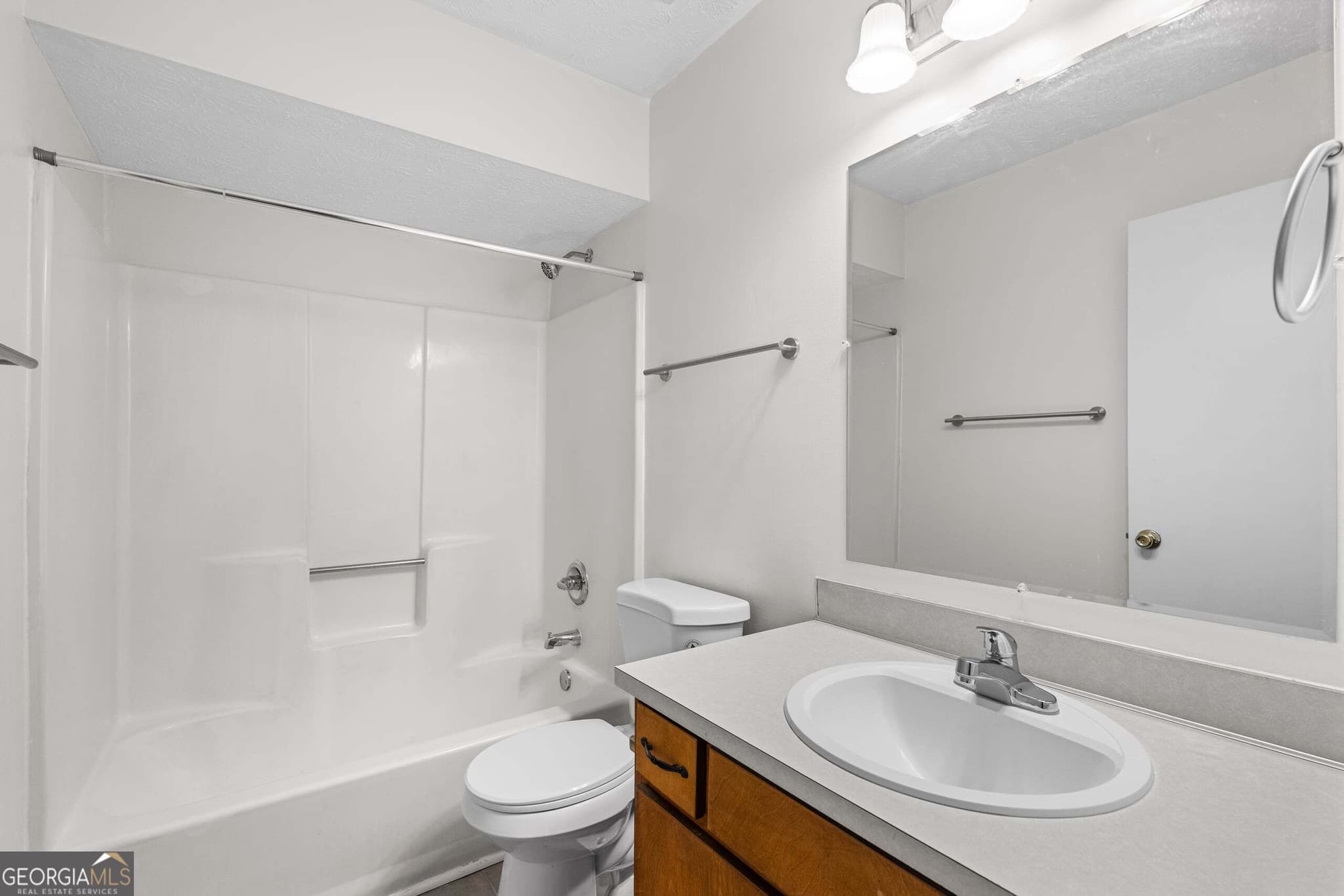 3 bedroom, 2 bathroom, 1,346 sq ft single family residence for sale at 5453 Cranston Drive, Columbus, GA 31907 — photo 9