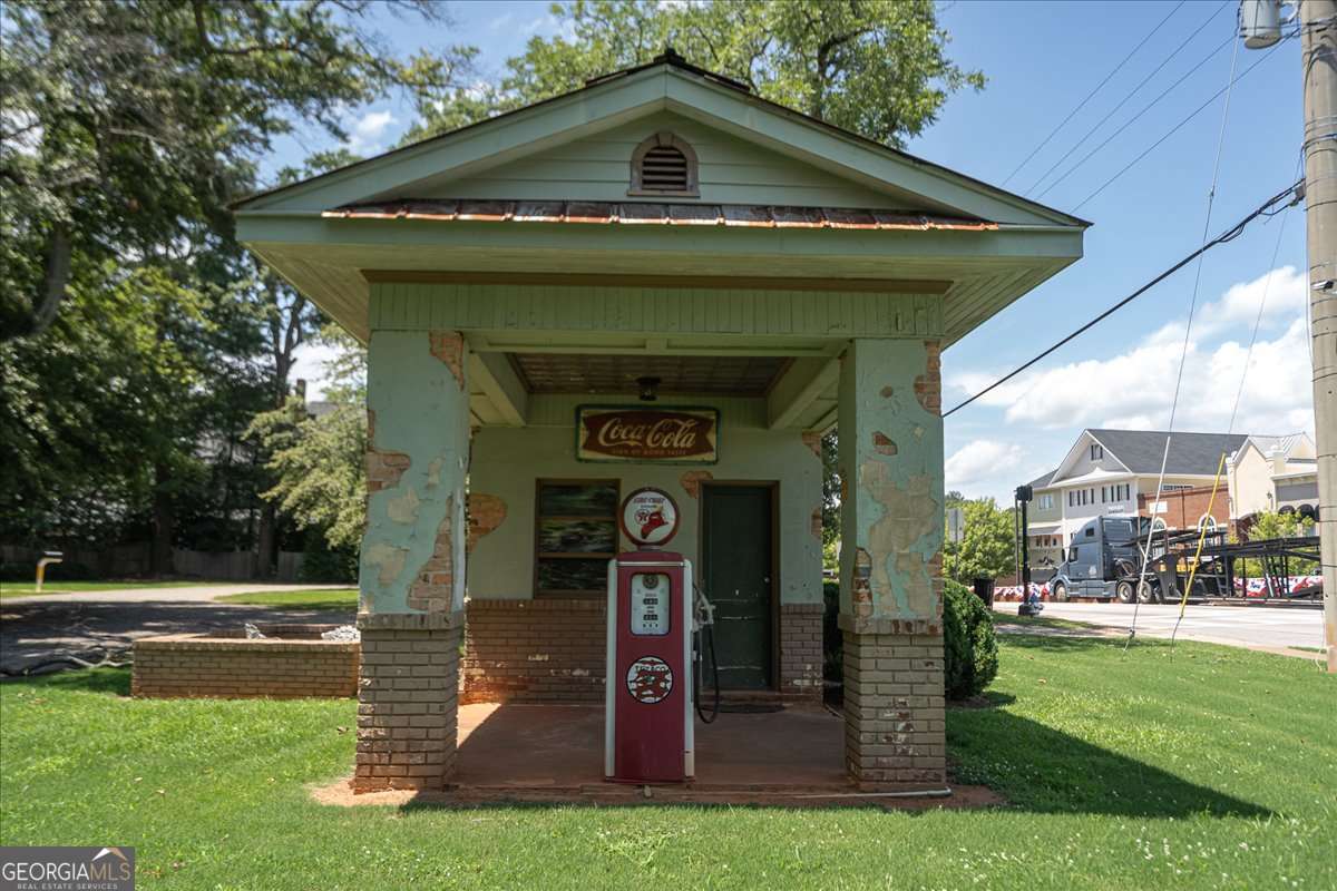 4 bedroom, 1 bathroom, 3,936 sq ft single family residence for sale at 7 & 18 Main Street, Watkinsville, GA 30677 — photo 2