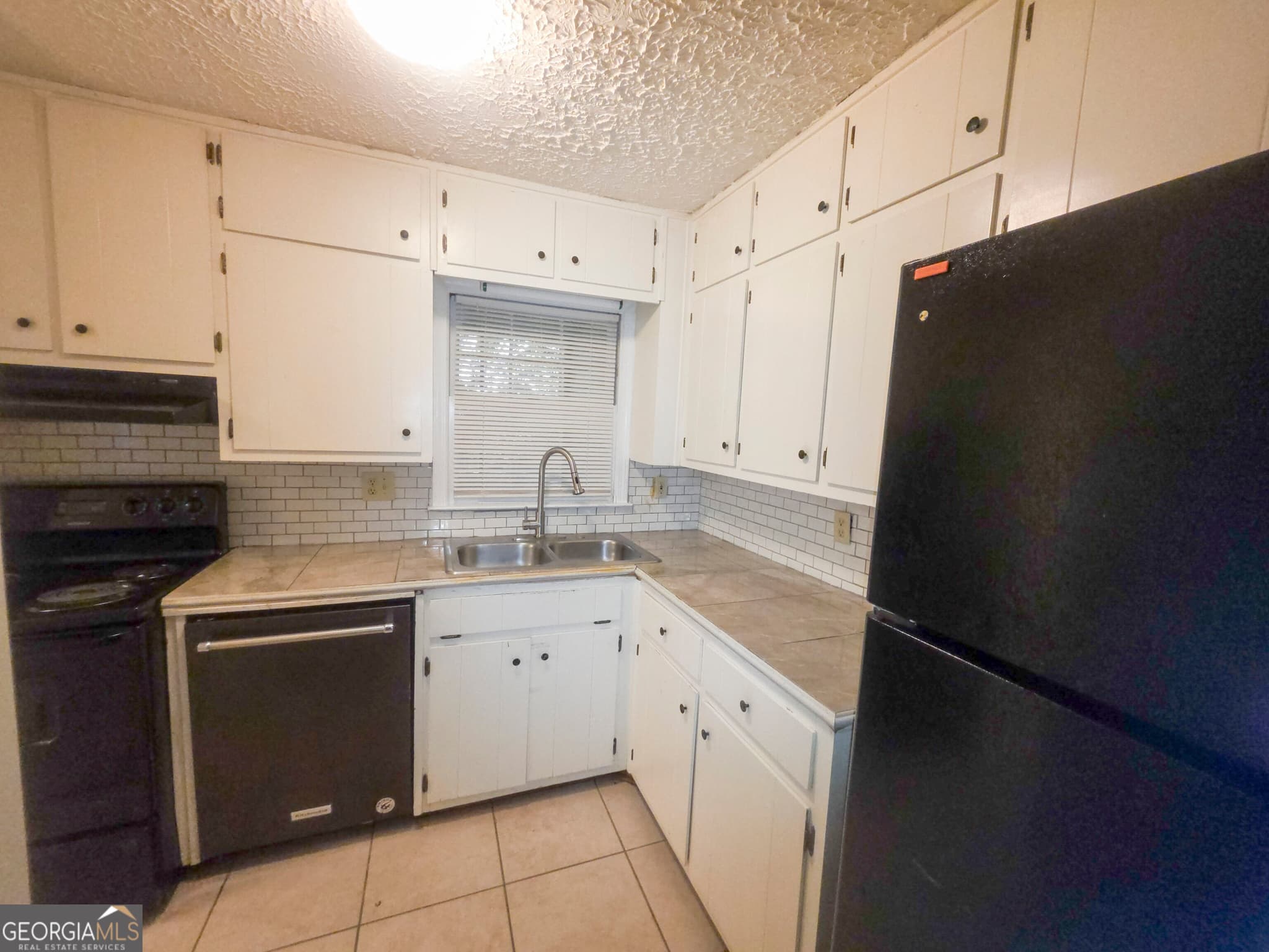 2 bedroom, 2.5 bathroom, 1,307 sq ft townhouse for sale at 2140 Kings Gate Circle # B, Snellville, GA 30078 — photo 3