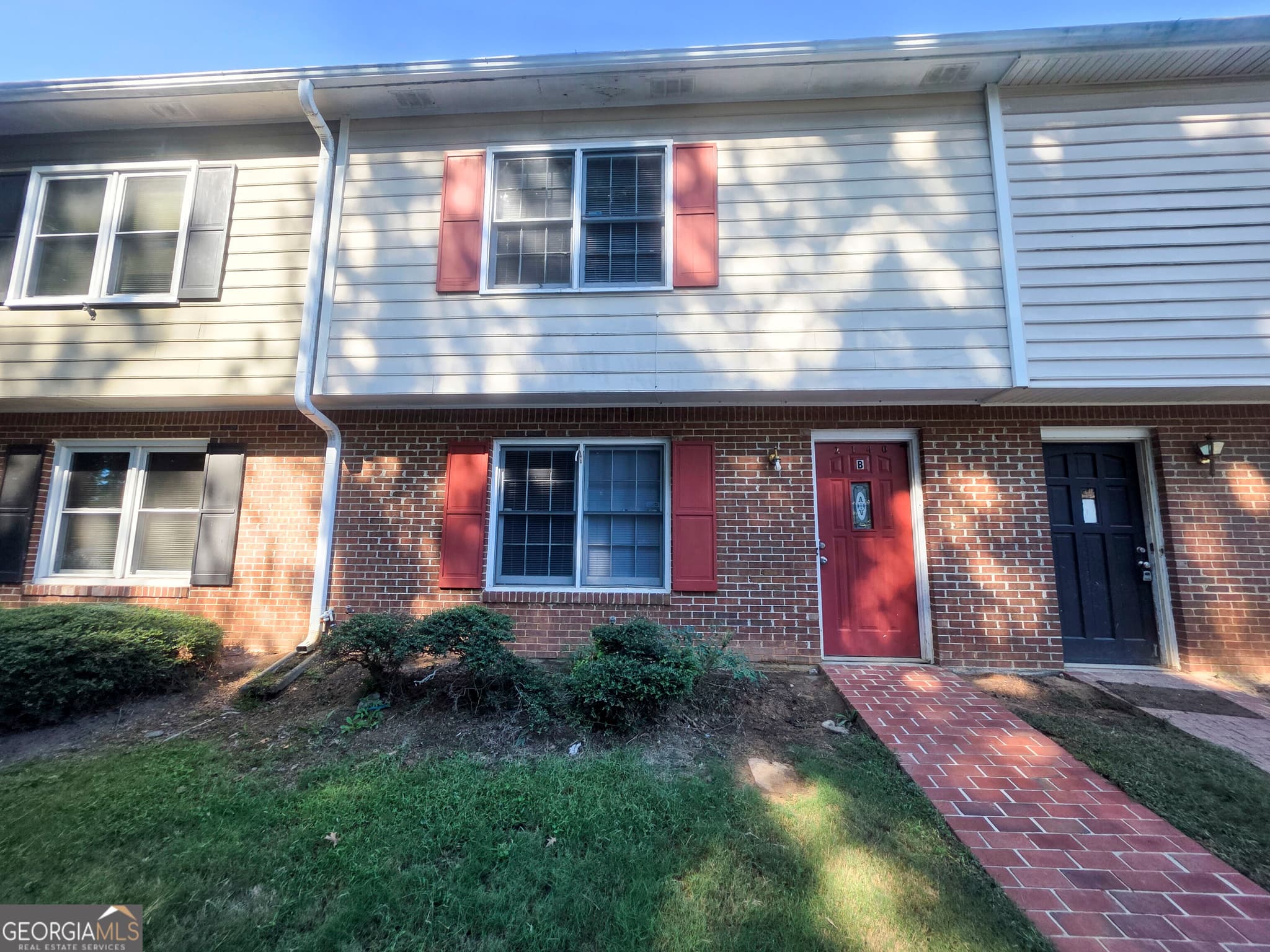 2 bedroom, 2.5 bathroom, 1,307 sq ft townhouse for sale at 2140 Kings Gate Circle # B, Snellville, GA 30078