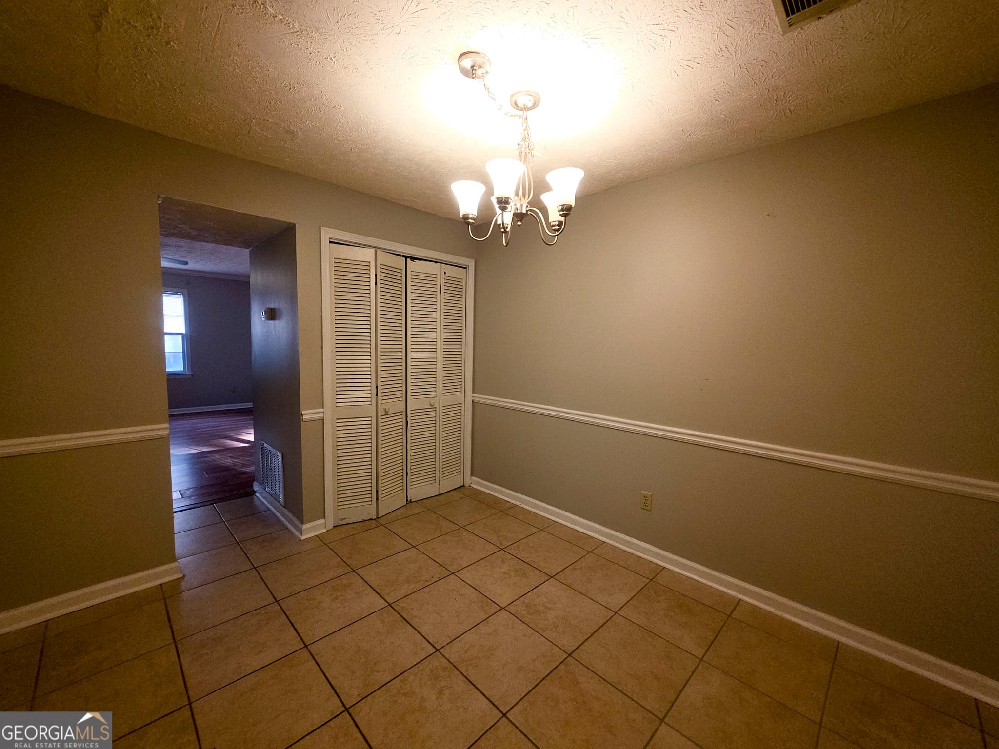 2 bedroom, 2.5 bathroom, 1,307 sq ft townhouse for sale at 2140 Kings Gate Circle # B, Snellville, GA 30078 — photo 5