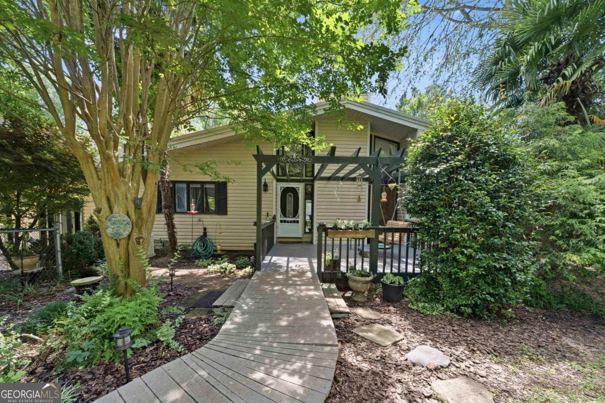 3 bedroom, 2 bathroom, 2,228 sq ft single family residence for sale at 240 Quesenberry Drive, Eatonton, GA 31024