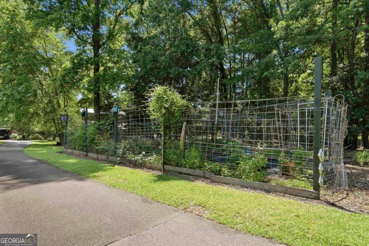 3 bedroom, 2 bathroom, 2,228 sq ft single family residence for sale at 240 Quesenberry Drive, Eatonton, GA 31024 — photo 4