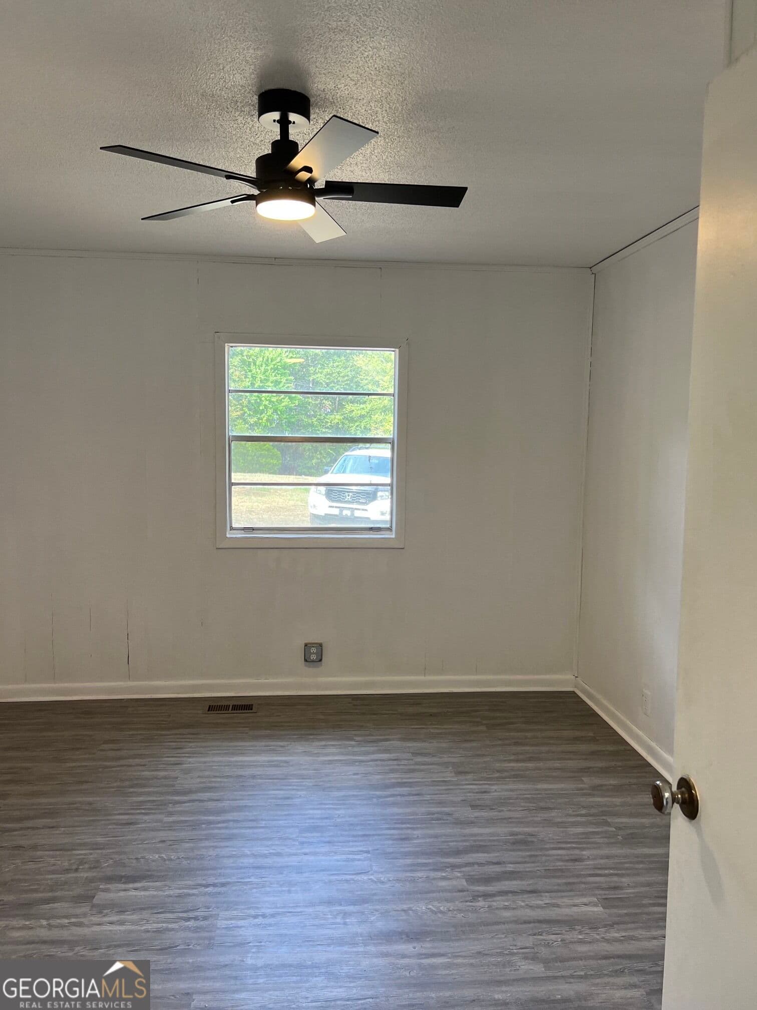 3 bedroom, 1 bathroom, 1,196 sq ft single family residence for rent at 2097 Savage Road, Bogart, GA 30622 for $1,800 a month — photo 3
