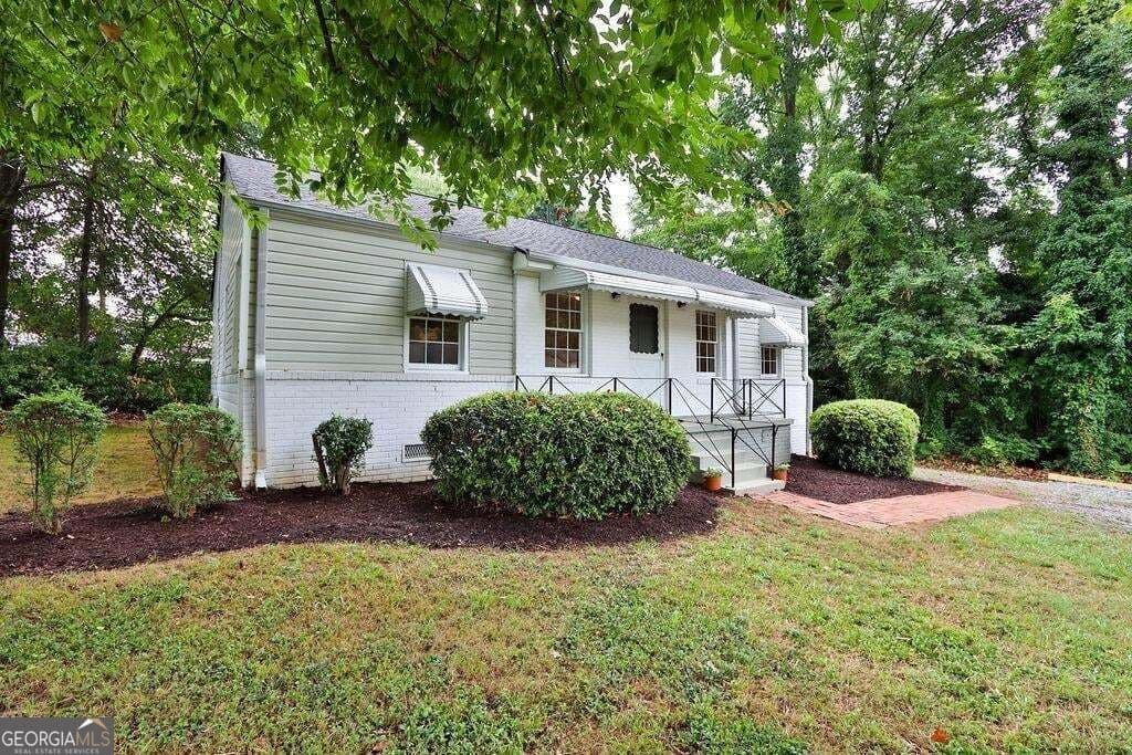 3 bedroom, 1 bathroom, 1,170 sq ft single family residence for rent at 1329 Blanche Drive, Marietta, GA 30067 for $1,850 a month — photo 2