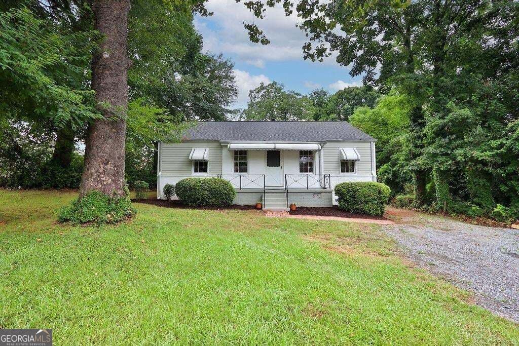 3 bedroom, 1 bathroom, 1,170 sq ft single family residence for rent at 1329 Blanche Drive, Marietta, GA 30067 for $1,850 a month — photo 1 of 29