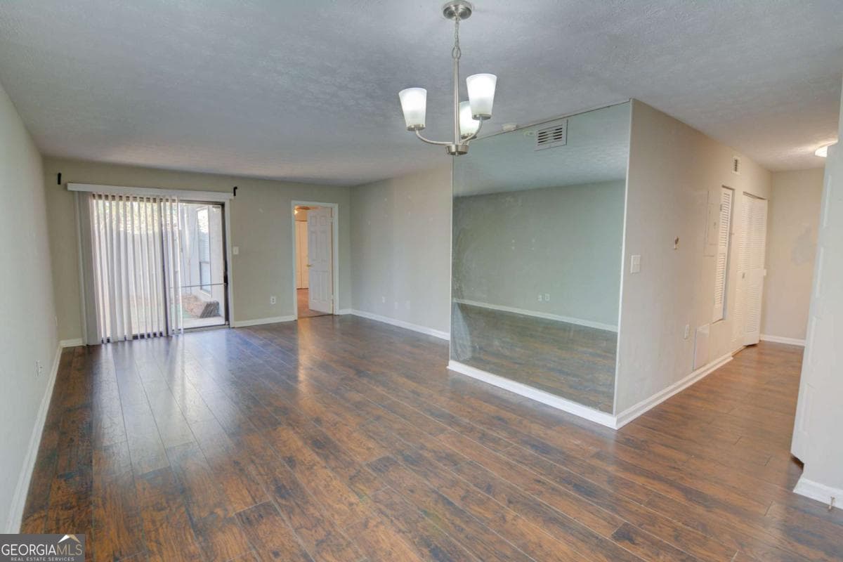 2 bedroom, 1 bathroom, 977 sq ft condominium for sale at 6241 Overlook Road 6241, Peachtree Corners, GA 30092 — photo 9