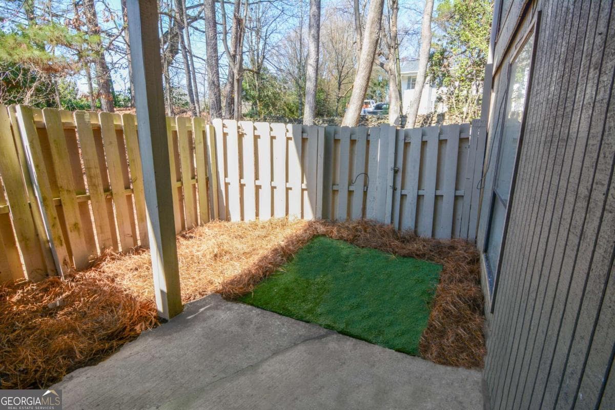2 bedroom, 1 bathroom, 977 sq ft condominium for sale at 6241 Overlook Road 6241, Peachtree Corners, GA 30092 — photo 10
