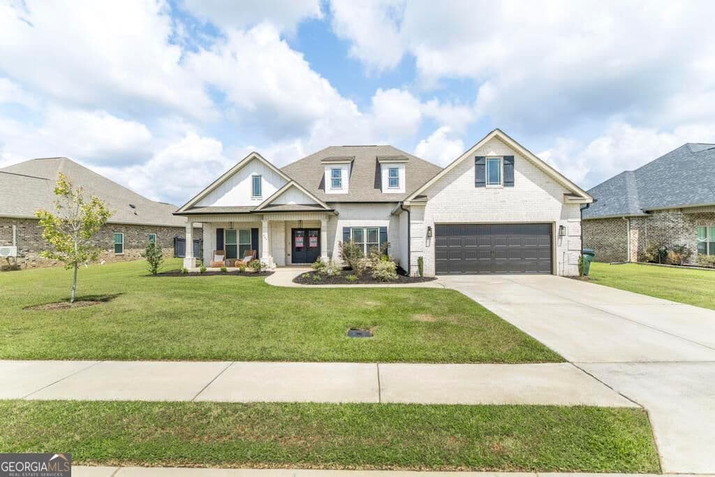 4 bedroom, 3 bathroom, 2,412 sq ft single family residence for sale at 305 Foxberry Nook, Kathleen, GA 31047 — photo 2