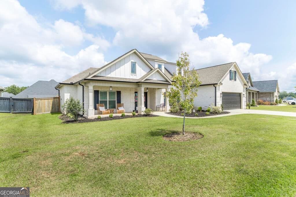 4 bedroom, 3 bathroom, 2,412 sq ft single family residence for sale at 305 Foxberry Nook, Kathleen, GA 31047 — photo 4