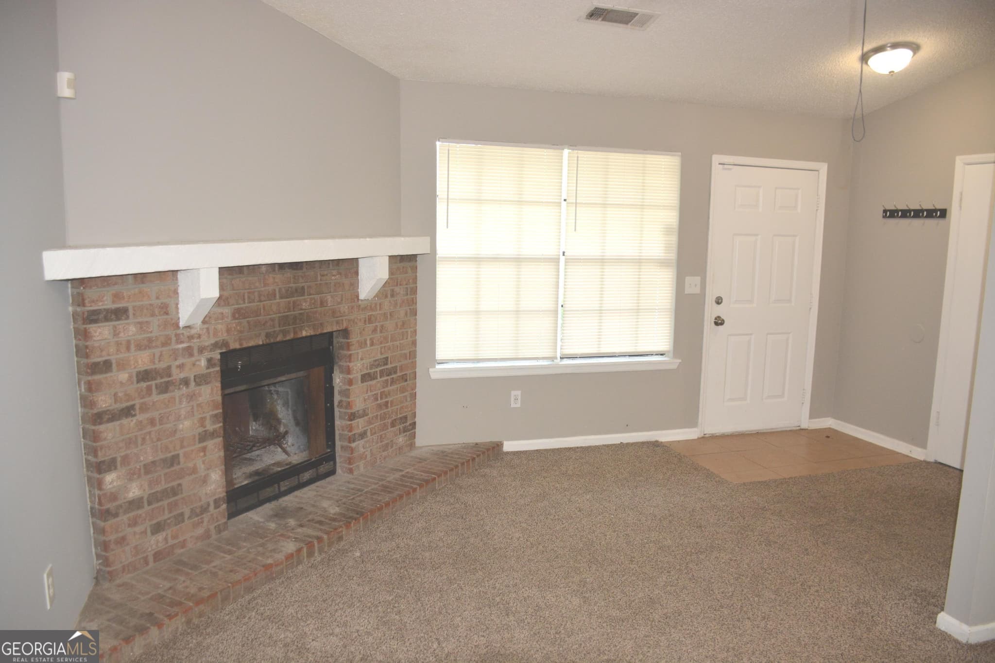 3 bedroom, 2 bathroom, 1,222 sq ft single family residence for rent at 4952 Isle Royal Court, Stone Mountain, GA 30088 for $1,650 a month — photo 3