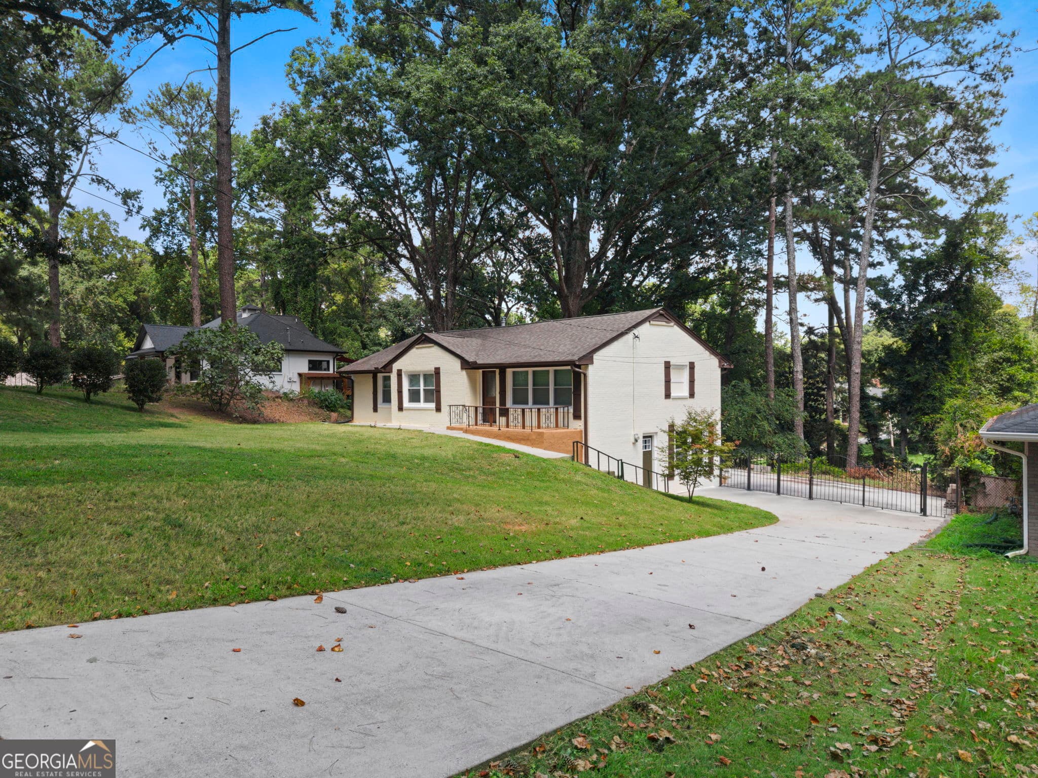 4 bedroom, 3 bathroom, 2,632 sq ft single family residence for sale at 2783 Ben Hill Road, East Point, GA 30344 — photo 3