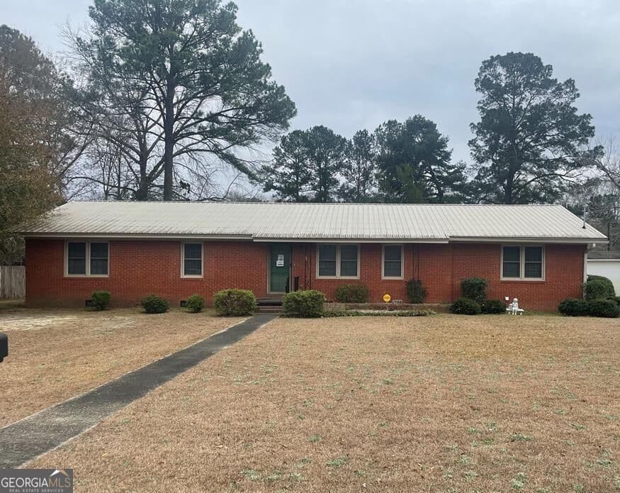 1,595 sq ft residential lease for rent at 1506 Camellia Drive, Dublin, GA 31021 for $1,400 a month — photo 1 of 1