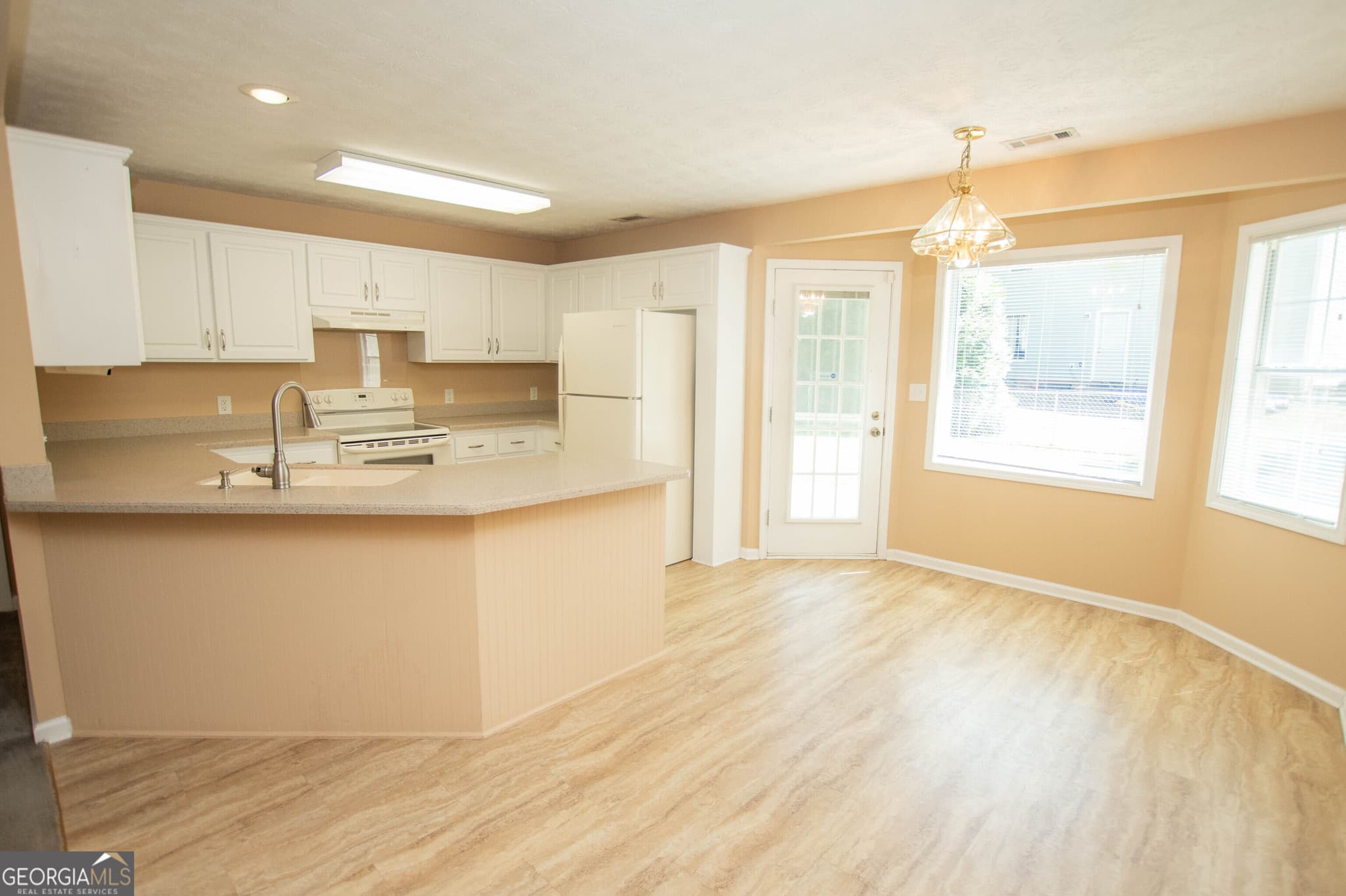 3 bedroom, 2 bathroom, 1,355 sq ft single family residence for sale at 487 Spring Street, Social Circle, GA 30025 — photo 6