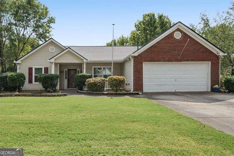 3 bedroom, 2 bathroom, 1,783 sq ft single family residence for sale at 33 Glenabbey Drive, Cartersville, GA 30120 — photo 2