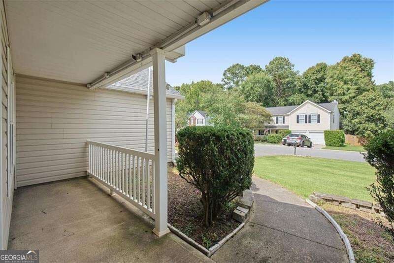 3 bedroom, 2 bathroom, 1,783 sq ft single family residence for sale at 33 Glenabbey Drive, Cartersville, GA 30120 — photo 7