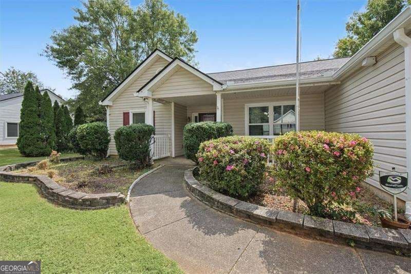 3 bedroom, 2 bathroom, 1,783 sq ft single family residence for sale at 33 Glenabbey Drive, Cartersville, GA 30120 — photo 5