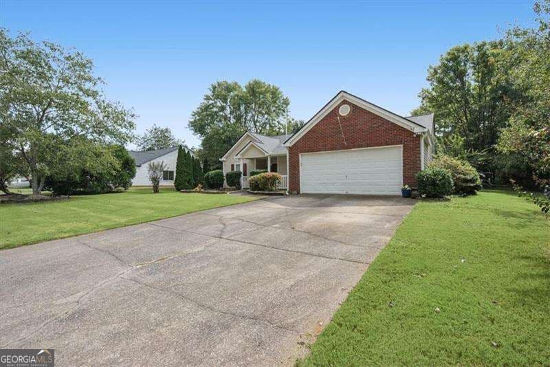3 bedroom, 2 bathroom, 1,783 sq ft single family residence for sale at 33 Glenabbey Drive, Cartersville, GA 30120 — photo 4