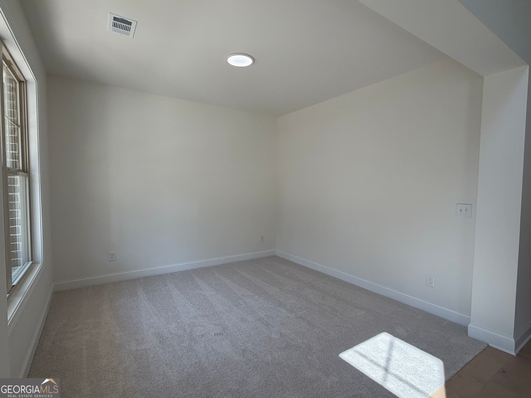 5 bedroom, 3 bathroom, 3,000 sq ft single family residence for rent at 5927 Creek Indian Drive, Sugar Hill, GA 30518 for $3,700 a month — photo 2